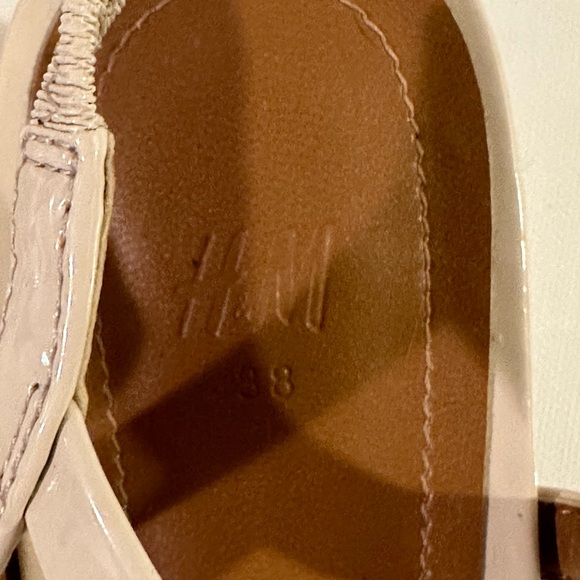 H&M size 7 nude strappy block heel dress sandal - Picture 6 of 7